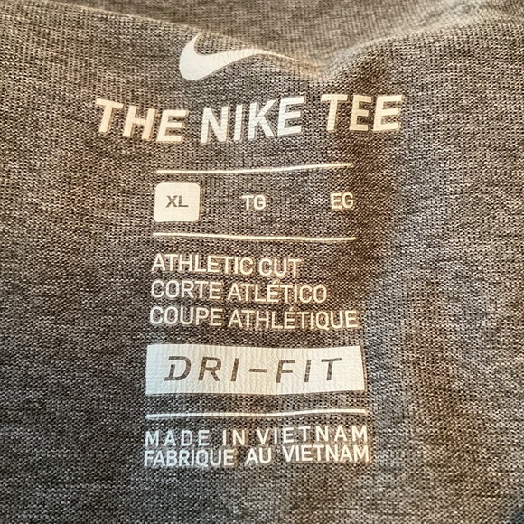 The Nike Tee dry fit Yale long-sleeve shirt, size XL - Picture 4 of 8